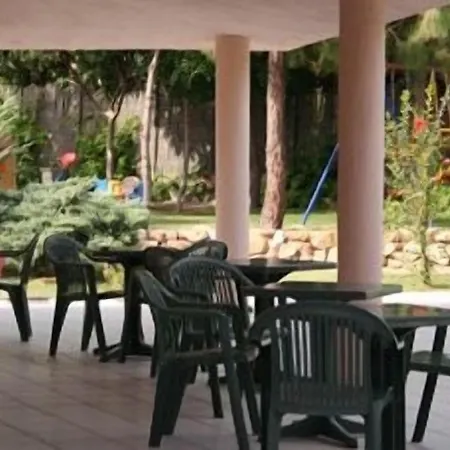 アパートホテル Verdemare Sardegna Uno 3*